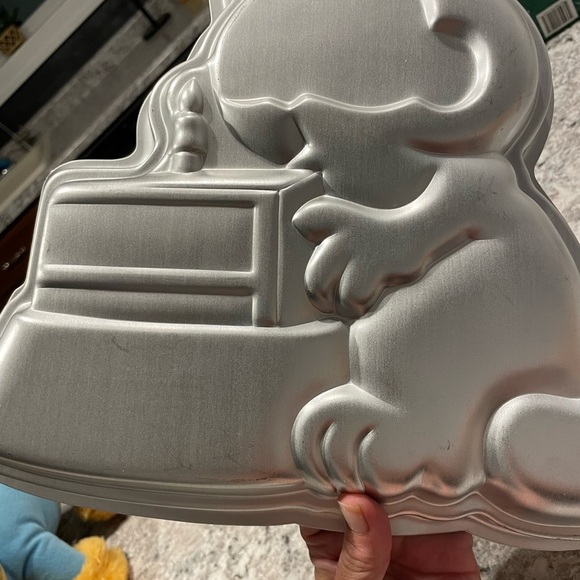 Wilton Garfield Character Cake Pan - Picture 6 of 6